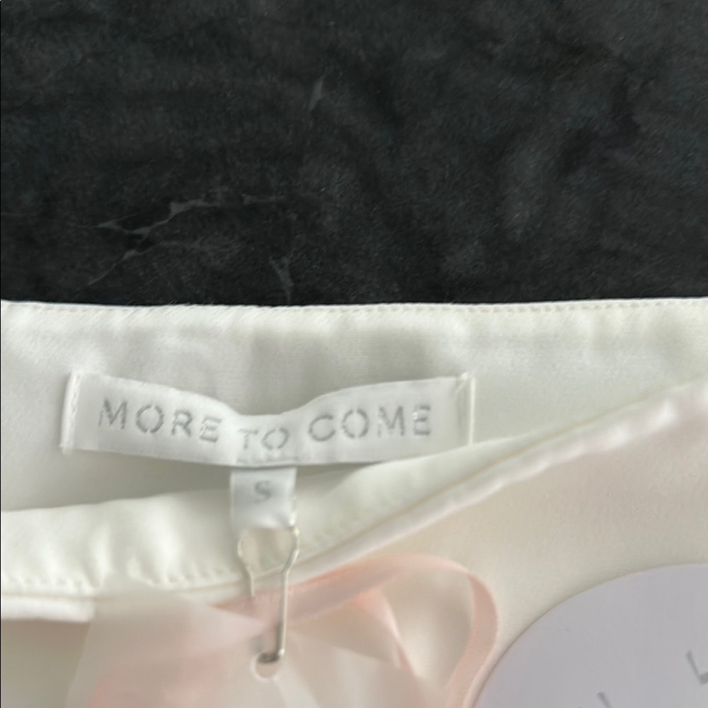 Elegant White Skirt with Bow Accents - Picture 2 of 4